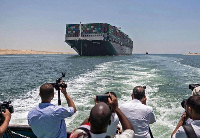 Suez Canal Day Tour